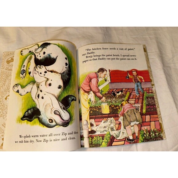 Little Golden Book : We Help Daddy Mini Stein HC 1962 305-51 - Picture 7 of 11